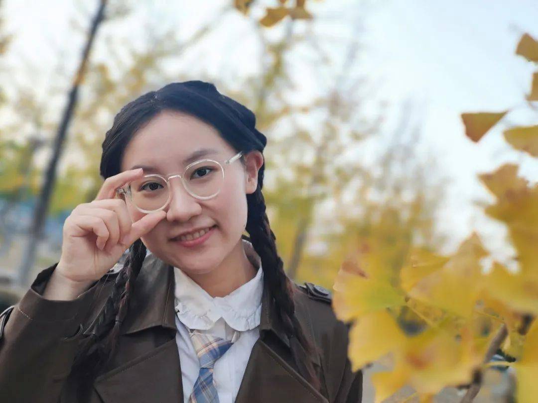 张晓妍,生物技术202班班长,曾获优秀共青团干部,优秀大学生,院级优秀