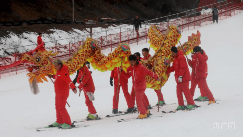 图集｜金佛山冰雪季开幕 世界冠军郭丹丹开启滑雪首秀