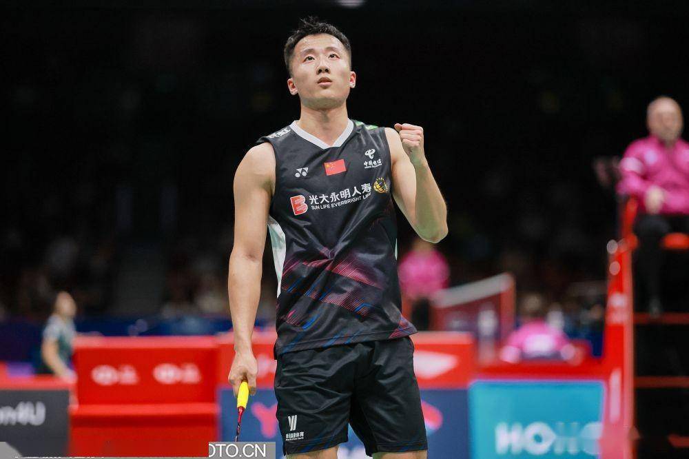 中国羽毛球大师赛| 陆光祖2比0战胜泰国选手王高伦晋级16强_首轮比赛