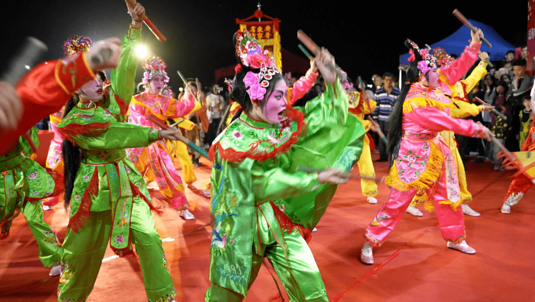 普宁泥沟女子英歌队开鼓!现场超燃!_来源_视频_情网