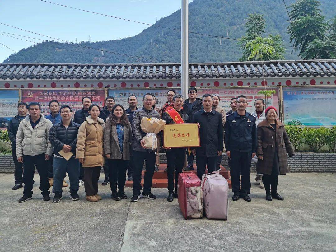 来源:镇组织室编辑:杨   靖审核:鲁慧琴监审:和   荣贡山县茨开