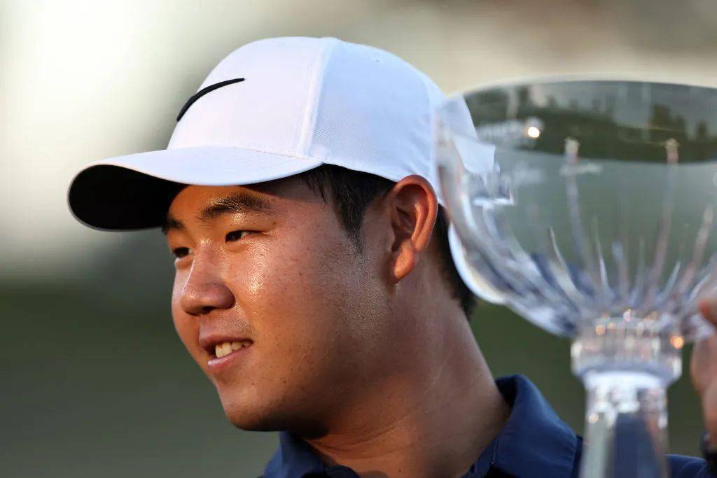 他曾经在自己的前两个美巡赛季赢下两场大满贯赛,但自从2021年的英国