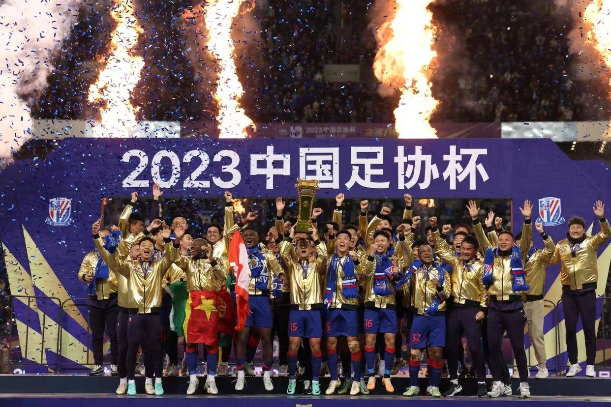 率领申花再夺足协杯冠军,吴金贵谦虚地再三强调:运气在我们这边_亚冠