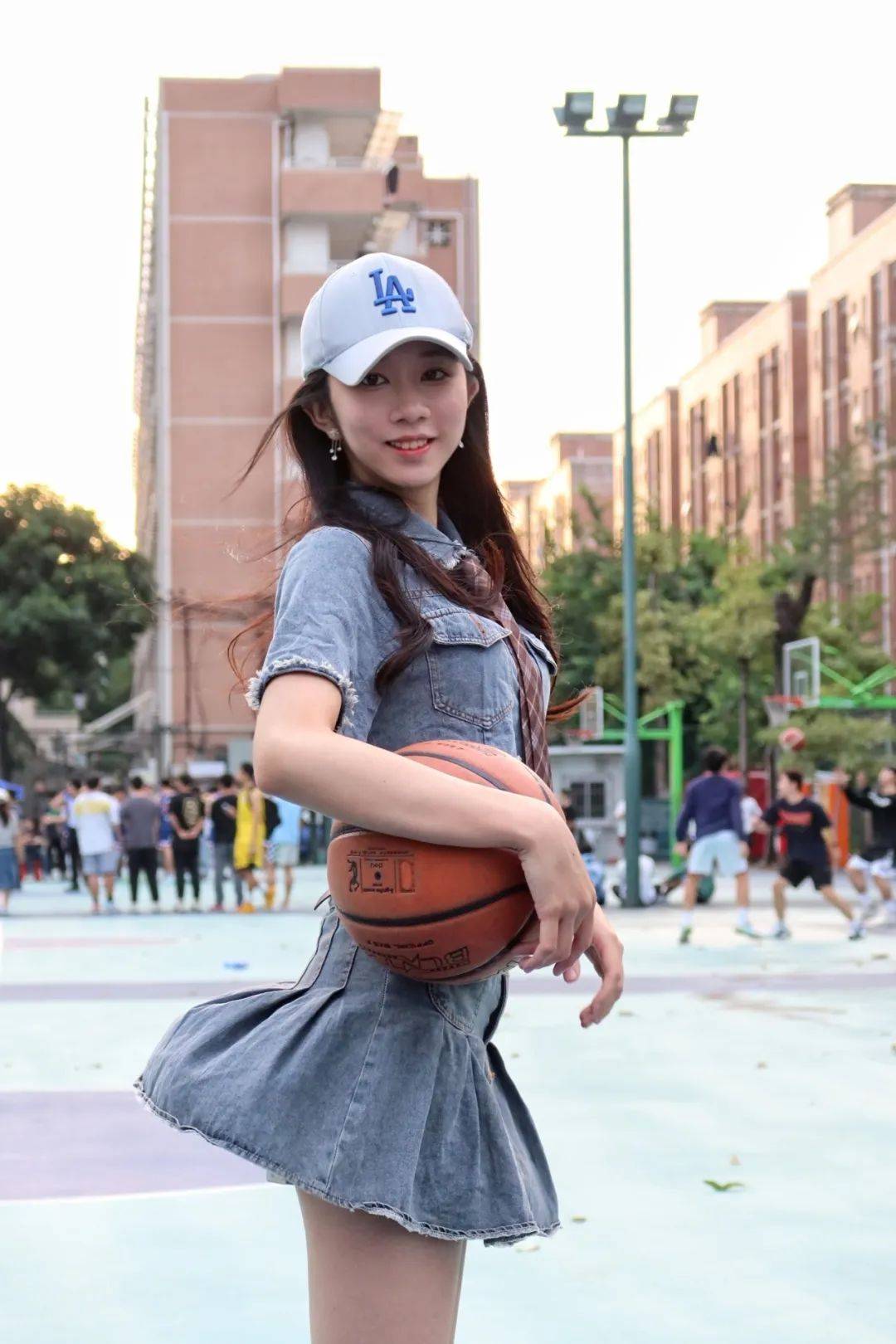 姚诗华 30号学院:化学与化工学院简介:爱是真的爱,菜是真的菜王雯仪 4