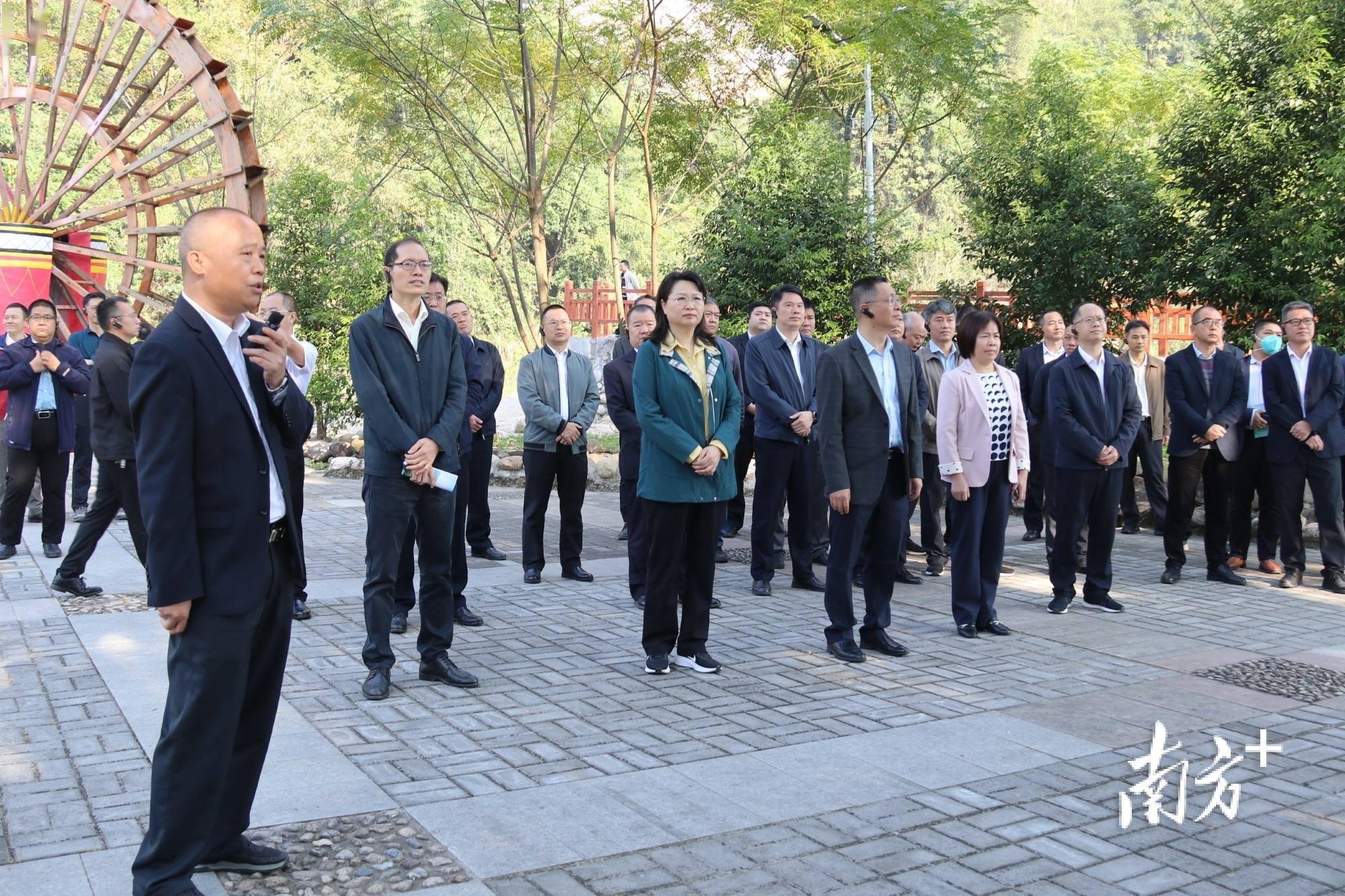 会议召开前,阳山县委书记邓菲,县委副书记,县长罗振宇分别率队到秤架