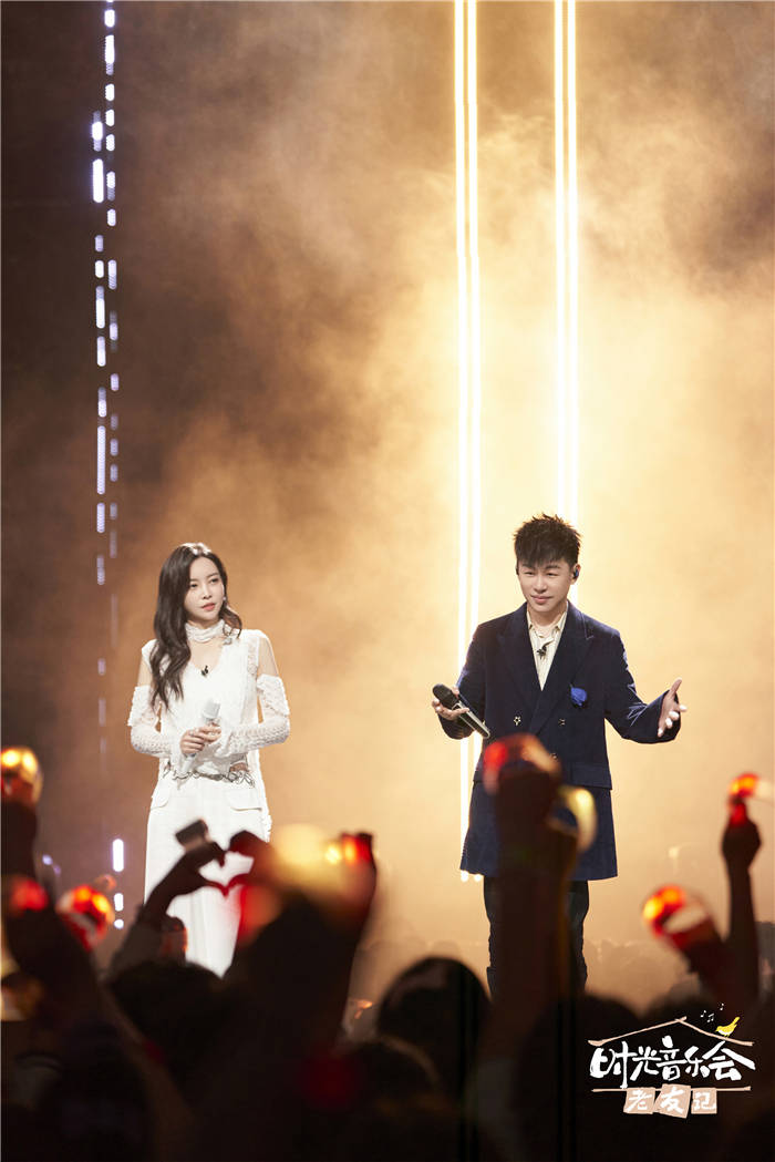 《时光音乐会》今晚收官,张杰为邓紫棋唱《泡沫》_好友_戴佩妮_梁龙