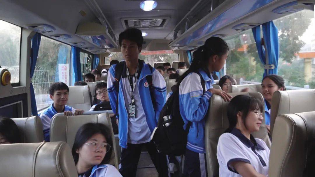 梅州这些学生,乘坐"定制公交"上学_梅县_科技路_线路