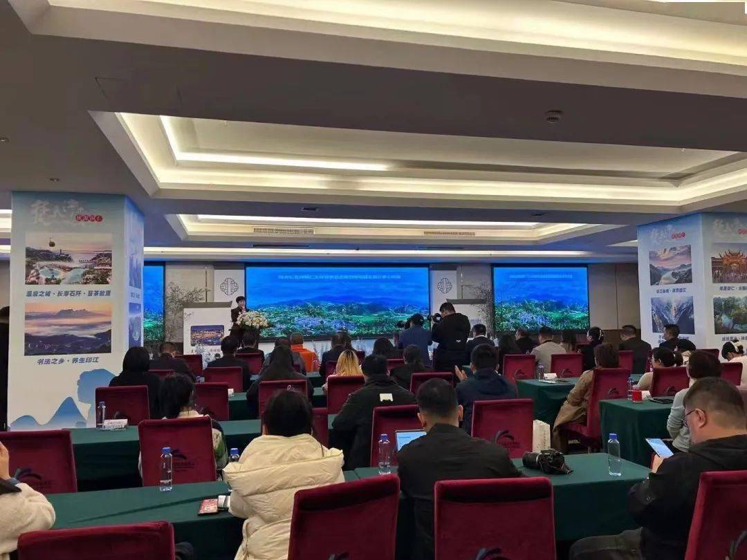 铜仁市文广电旅游局副局长杨胜荃作冬季旅游推荐石阡县人民政府副县长