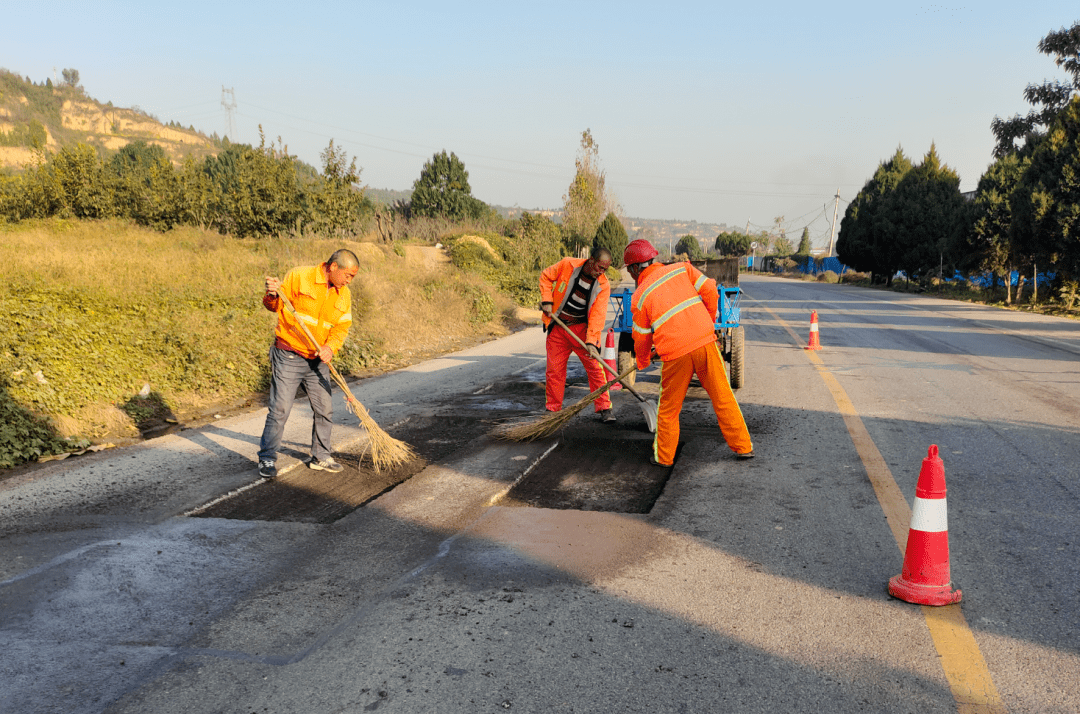 【部门动态】灵宝市:持续开展养护大会战 全力备战冬季防冰冻保畅通