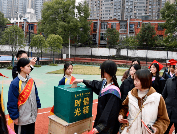 宜春四中举行心理健康委员培训会/宜春市文笔峰小学召开家校共育家长