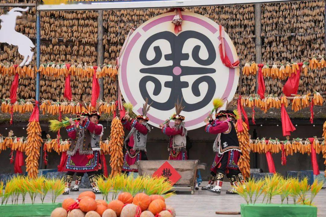 羌乡簸箕刨汤宴 味香四溢醉游客_羌族_景区_文化