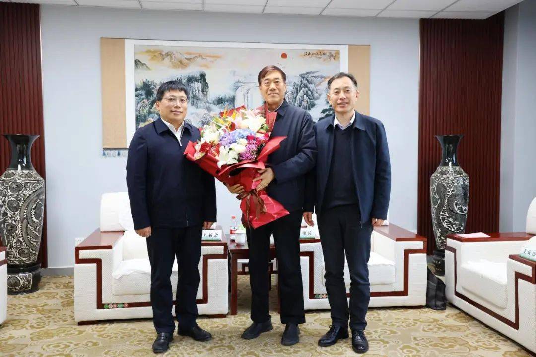 王新会慰问河南新晋两院院士_服务_科技界_调研