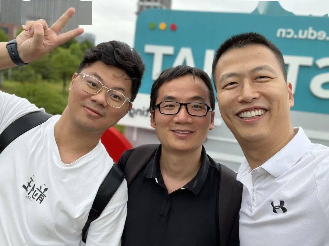 室迸发出了压抑许久的欢呼声,我们终于解决了问题,攻克了拦路大魔王