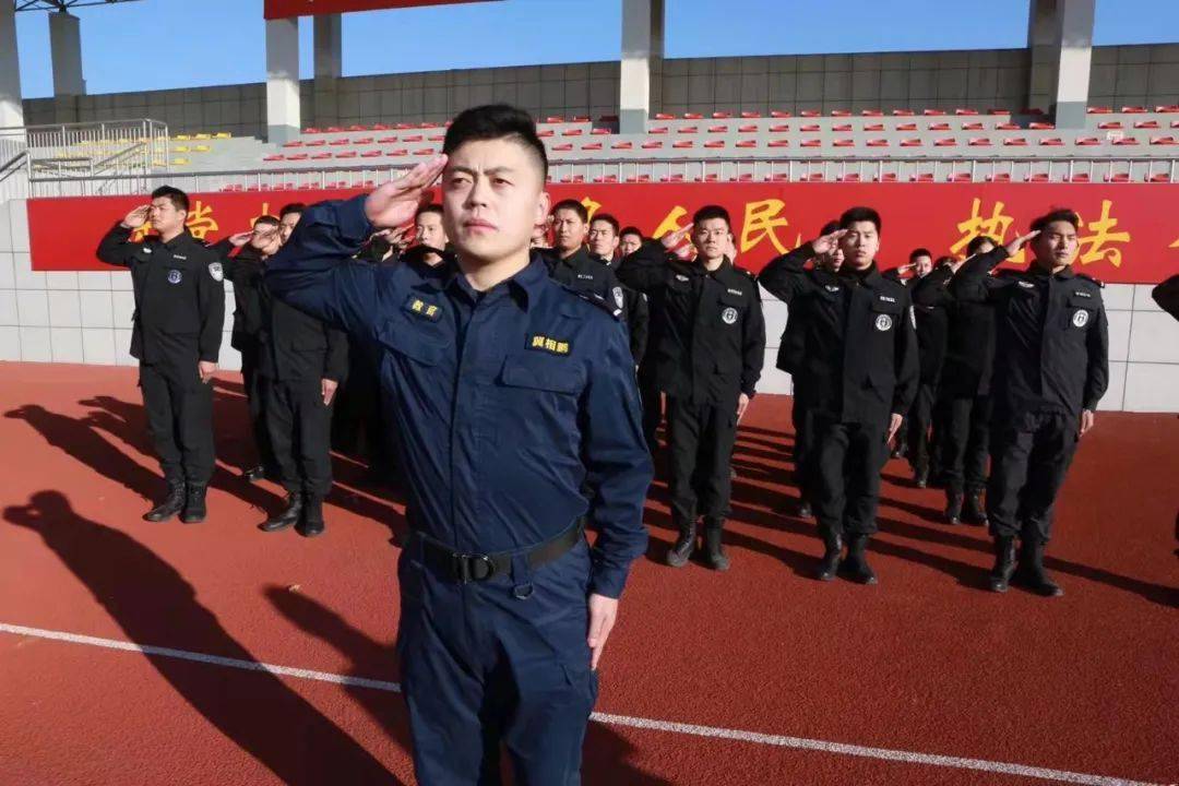 中共党员,2014年8月参加公安工作,现任北京铁路公安局天津公安处特警