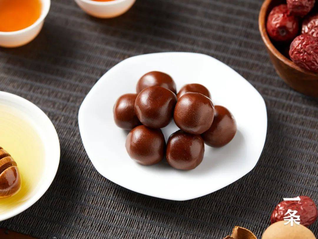 古法笺方手工丸糖,黄精,桂圆,红枣,阿胶等制成,浓郁甘甜_桑葚_蜂蜜