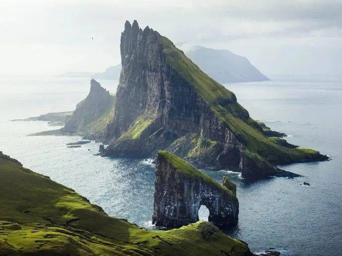 宛如世界盡頭,請人類將我遺忘._法羅群島_瀑布_托爾斯