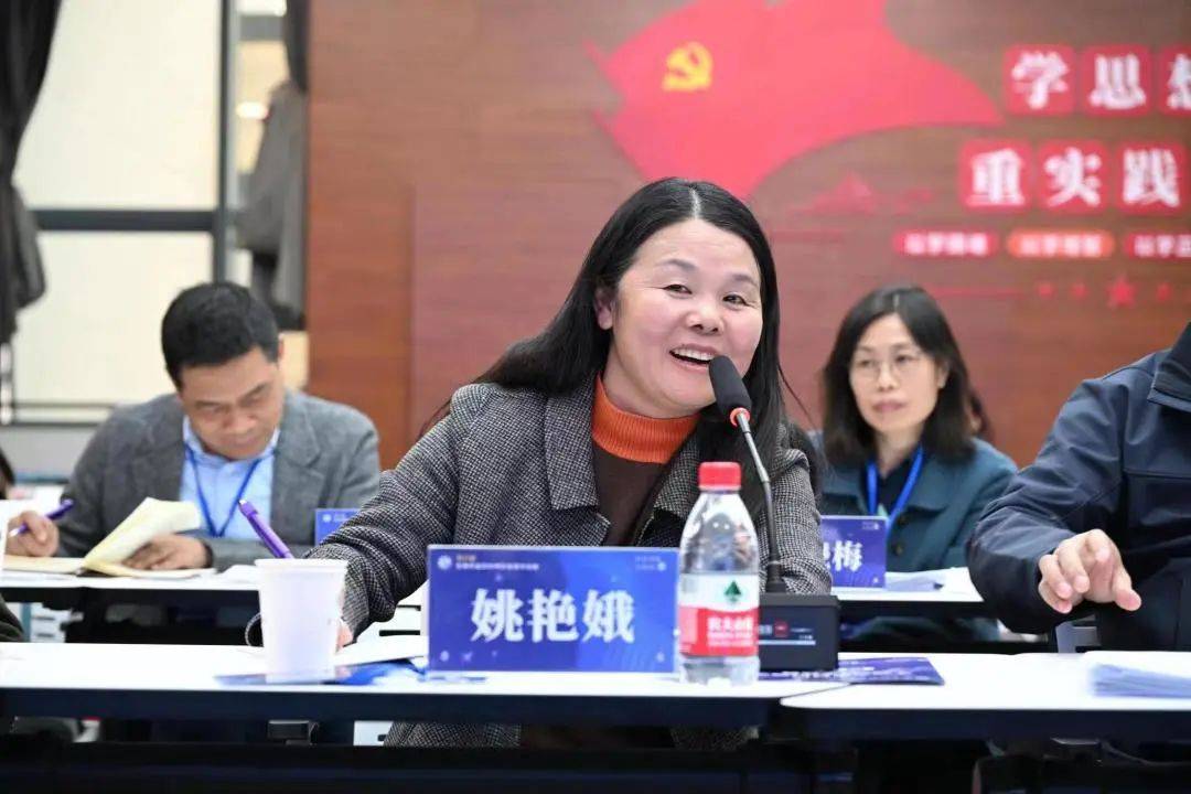 大赛邀请了武汉大学生命科学学院副院长谢志雄教授,武昌区生物学科