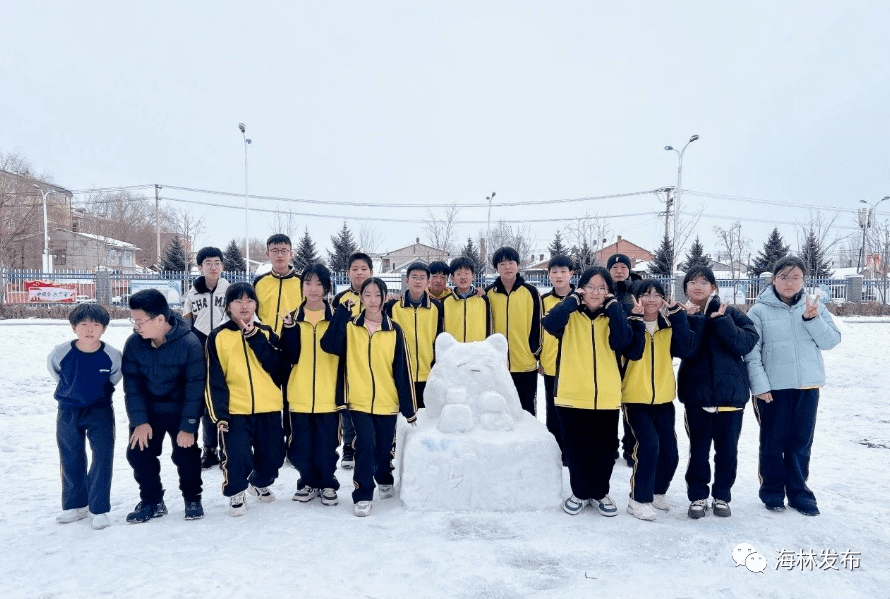 市朝鲜族中学开展冬日堆雪 暖心相伴创意比赛