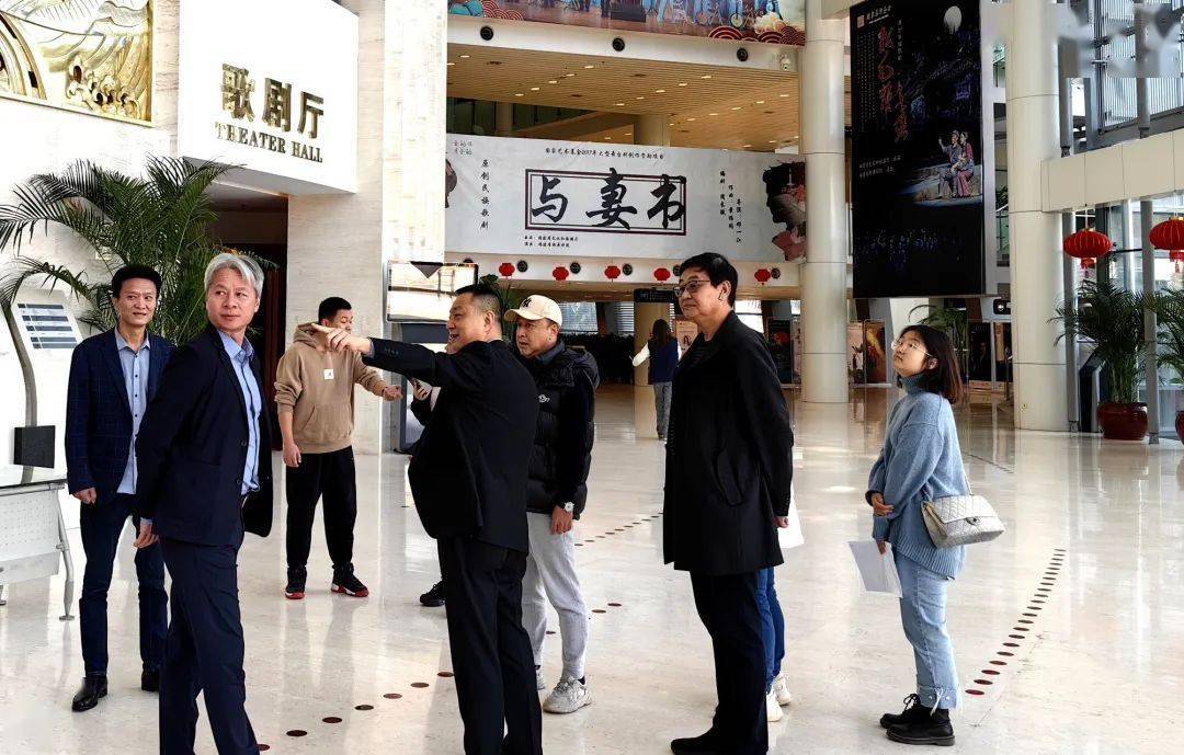 上海戏剧学院附属舞蹈学校党总支书记,校长吴洁,教务科副科长李琴生