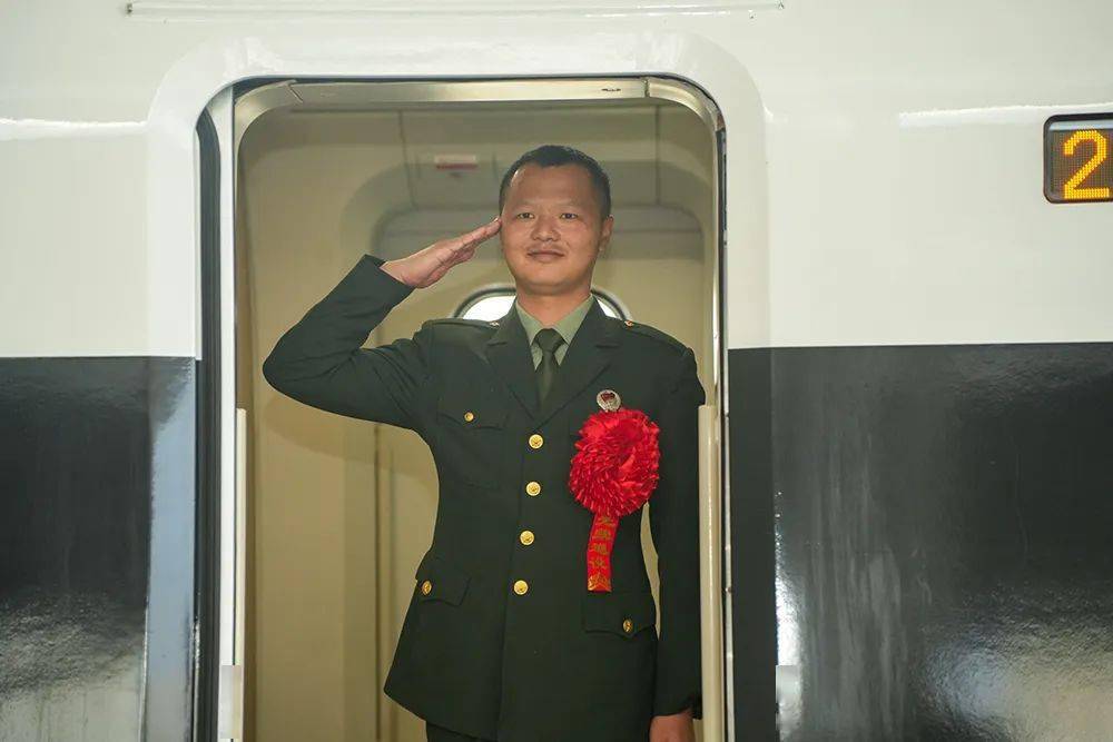 说好不哭,还是没忍住!_杨超_魏承旭_刘志勇