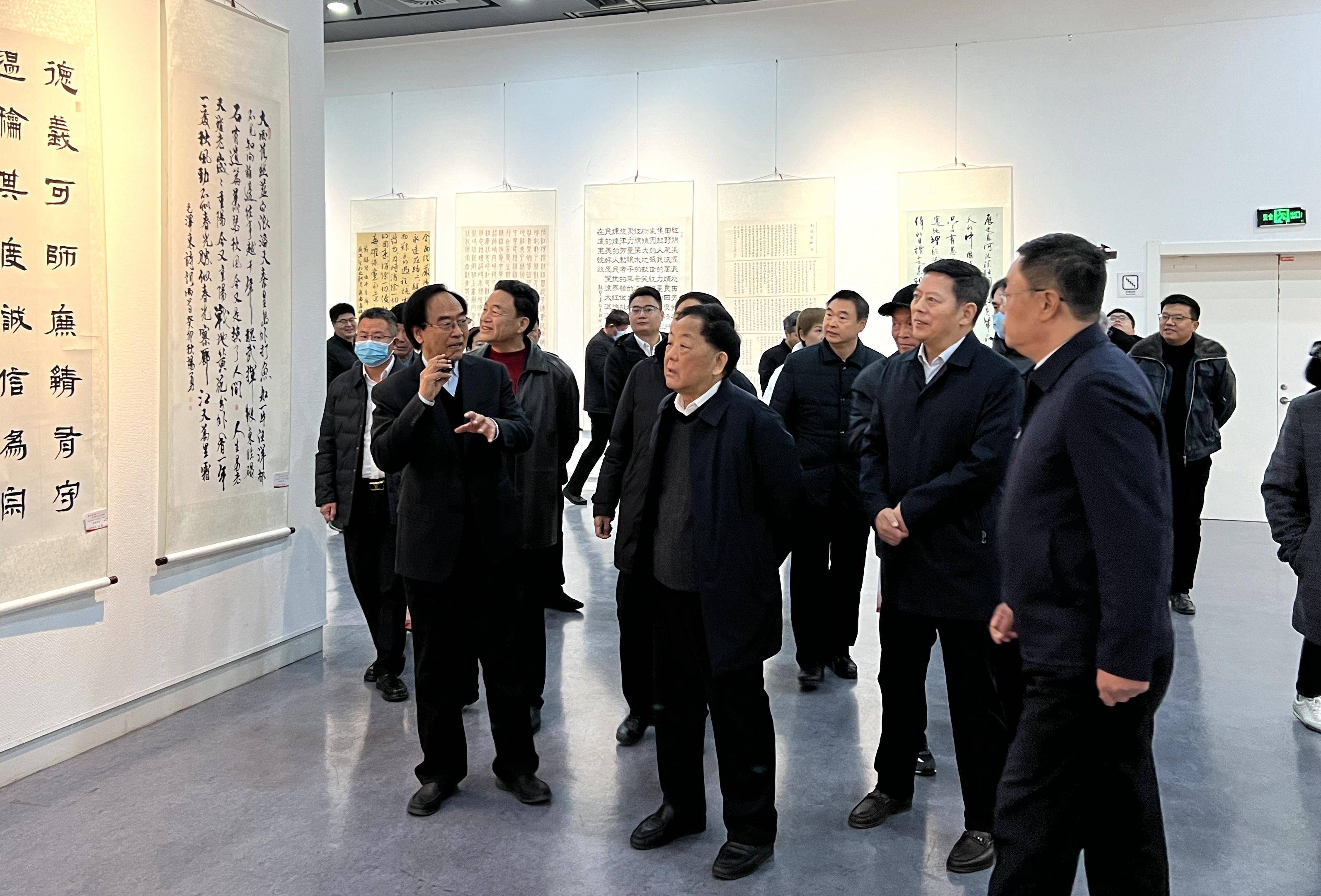 省直机关"红旗渠杯"书画展在郑开幕_展览_河南_文化