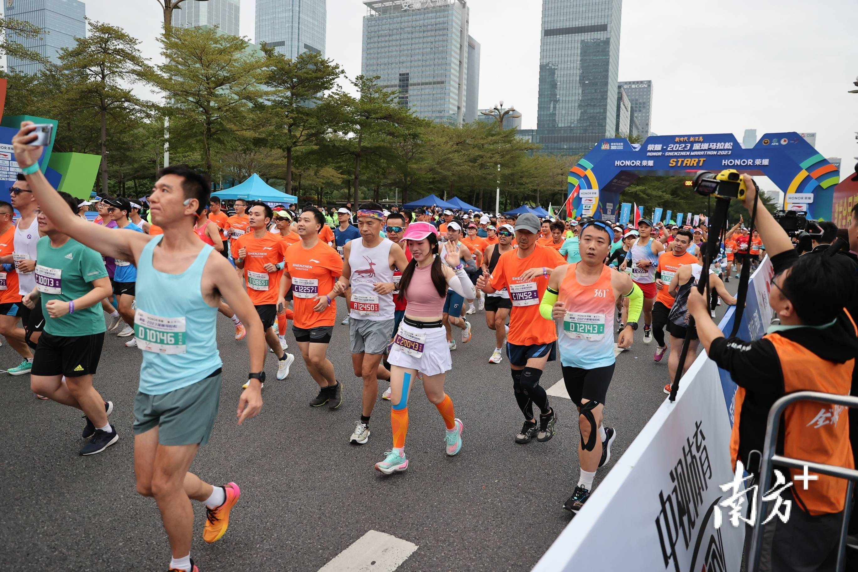荣耀·2023深圳马拉松圆满收官!_赛事_小时_城市