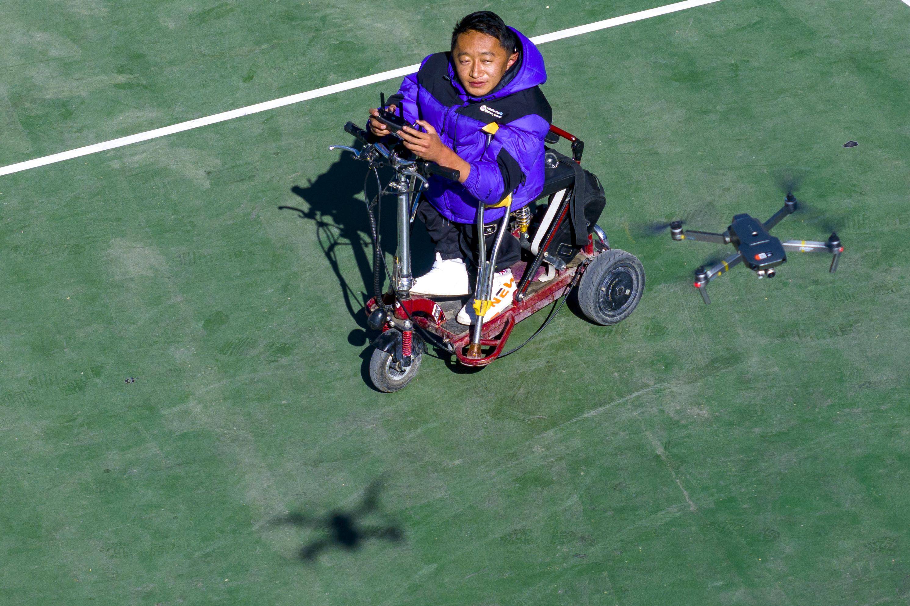 (新华全媒 )轮椅与拐杖困不住追梦的翅膀:自强不息的拉萨残疾人群像