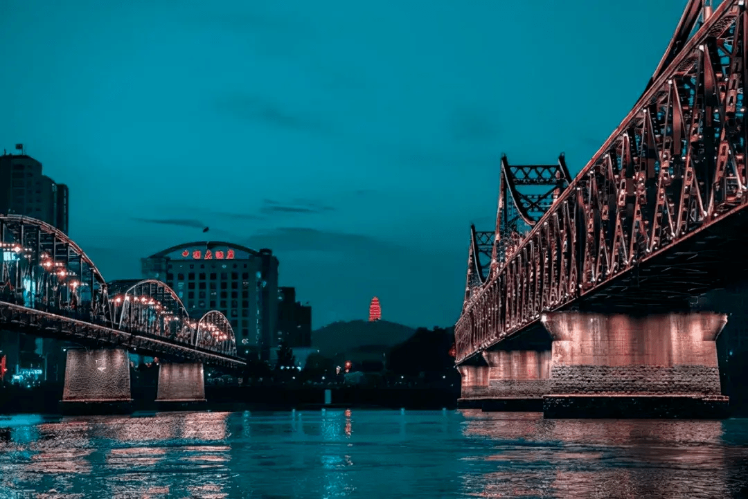 丹东鸭绿江断桥夜景图片