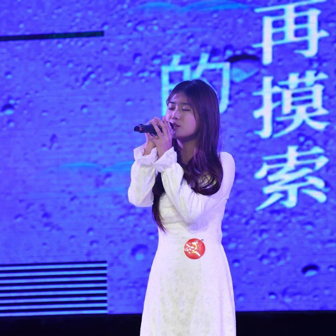 物流学院 王雨晴《不为谁而作的歌》寻求新的自我与世界斗争付出无果