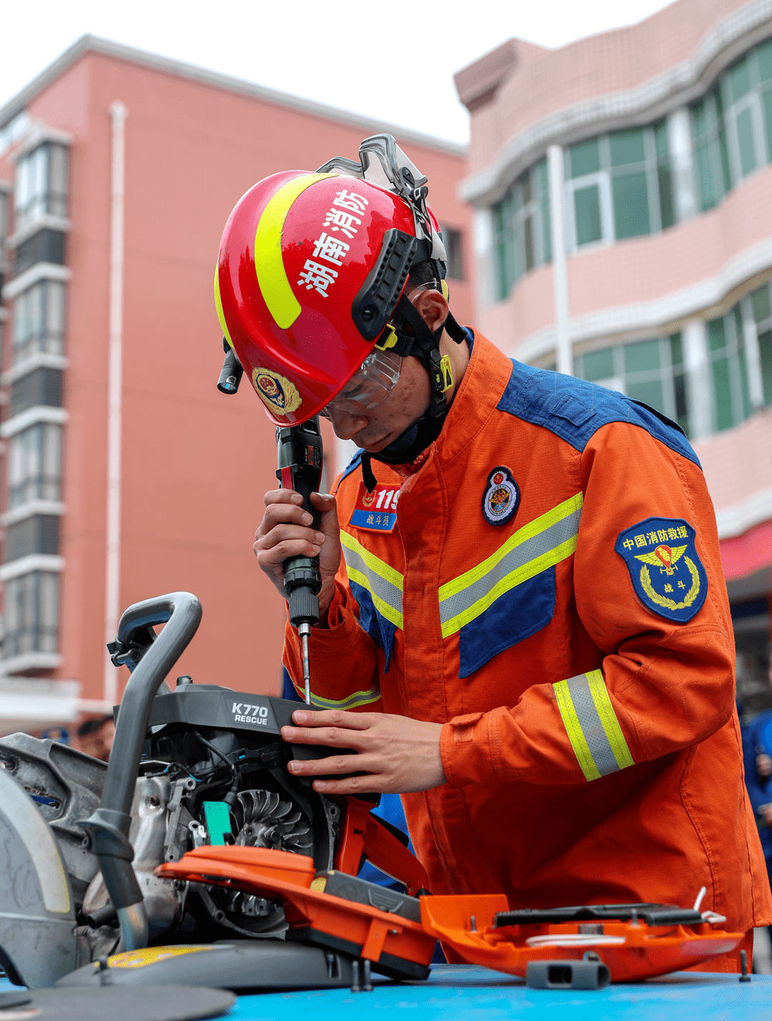 岳阳消防成功举办第八届求索杯装备技能实战化比武竞赛_救援_工作