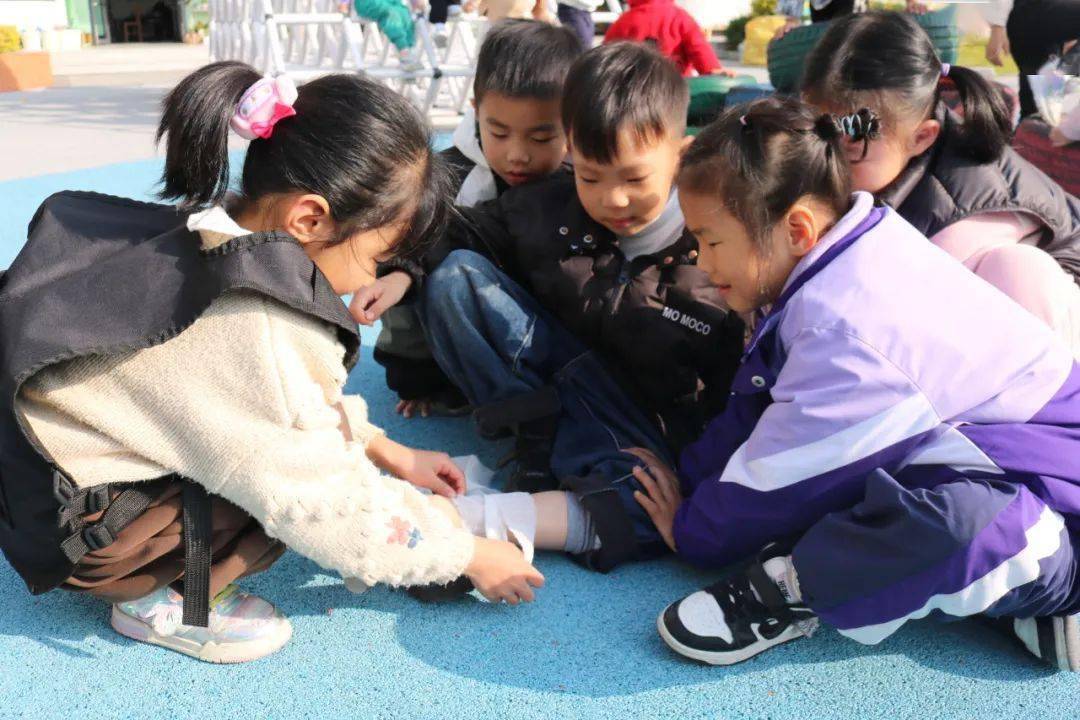 小脚丫走洪家——萌娃探警营,感受真"警"彩_叔叔_保护_小朋友