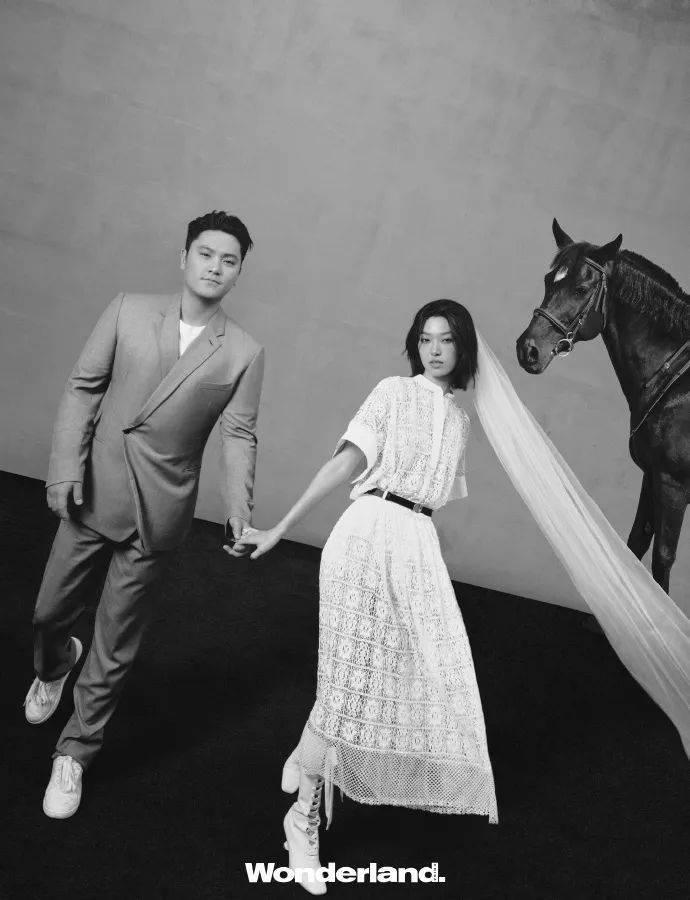 还合体上了一次封面小两口在新婚之前(个人觉得她有点倪妮,舒淇