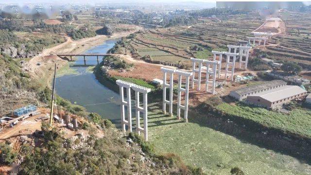 "目前,陆寻,会巧,宣富,宣会,师丘,富罗6条高速公路均已开工建设,其中