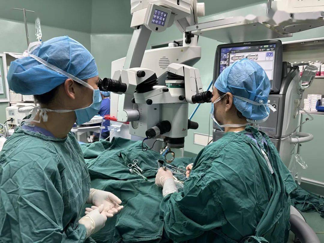 黄斑裂孔 白内障 咽喉狭窄,多学科联合一次解决!_手术_阿姨_中心
