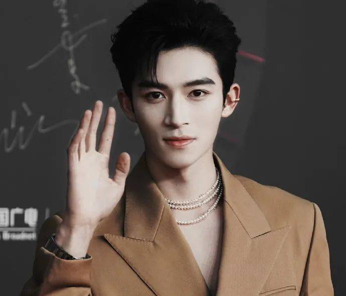 刘宇宁被孤立?于正力捧王星越?杨鸣和老婆谈妥了?_刘诗诗_前妻_热度