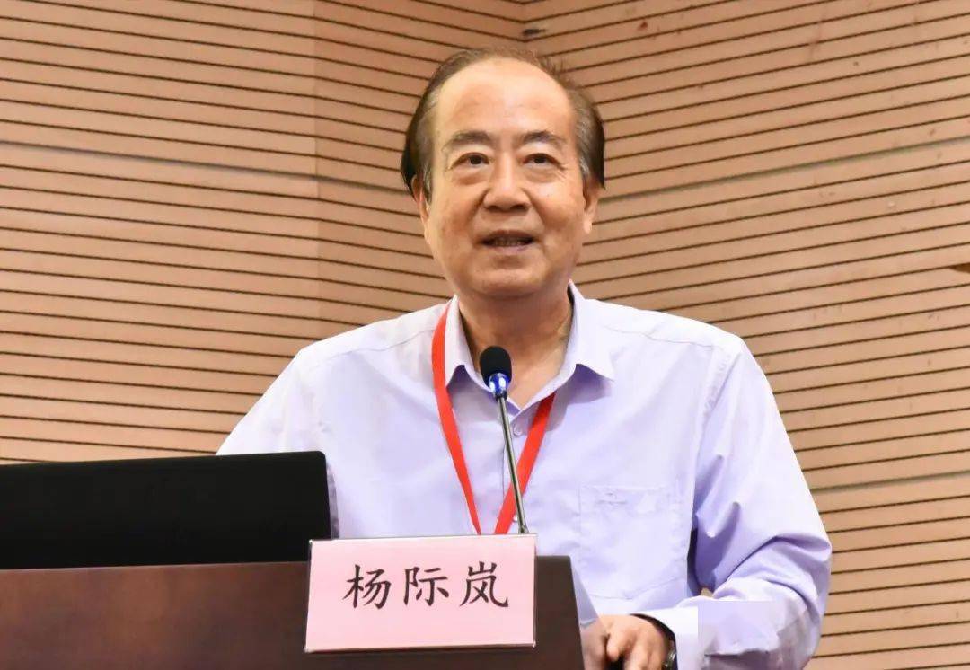 福建台港澳暨海外华文文学研究会原会长,福建省文联编审杨际岚1980年2