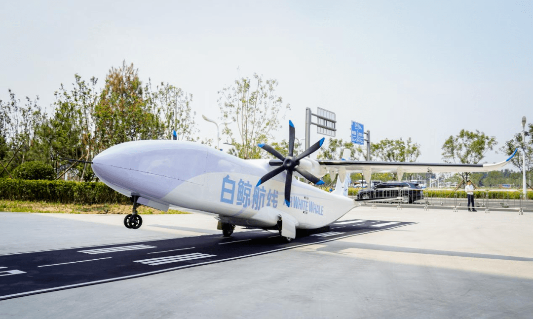 固定翼无人货运飞机w5000成功完成机体复合材料典型结构件工艺验证