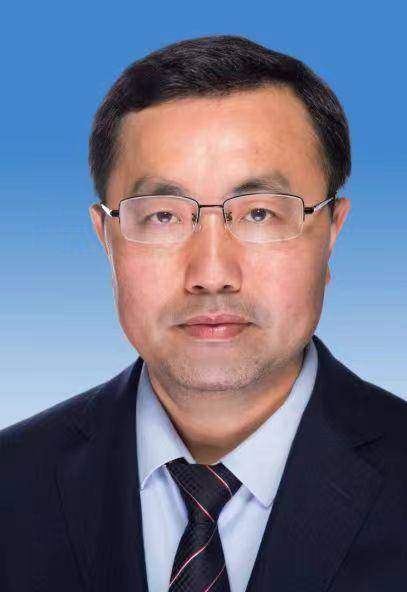 邓国安毕业于广州中医药大学,1999年任广东省第二中医院住院医师;2001