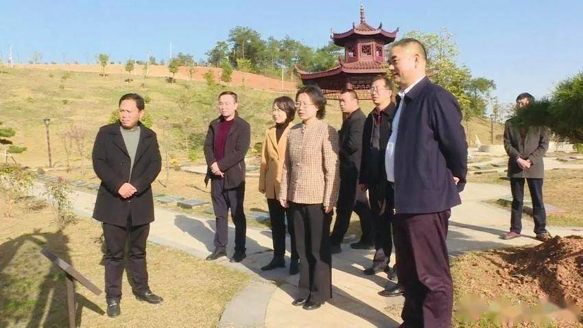 谷城县委书记黄克立,县委常委,常务副县长冯晓濮,县人大常委会副主任