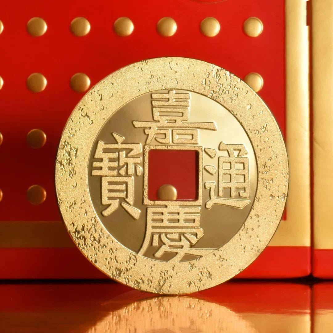 个个造型还原,通体镀金,具有浓厚的古典气息!