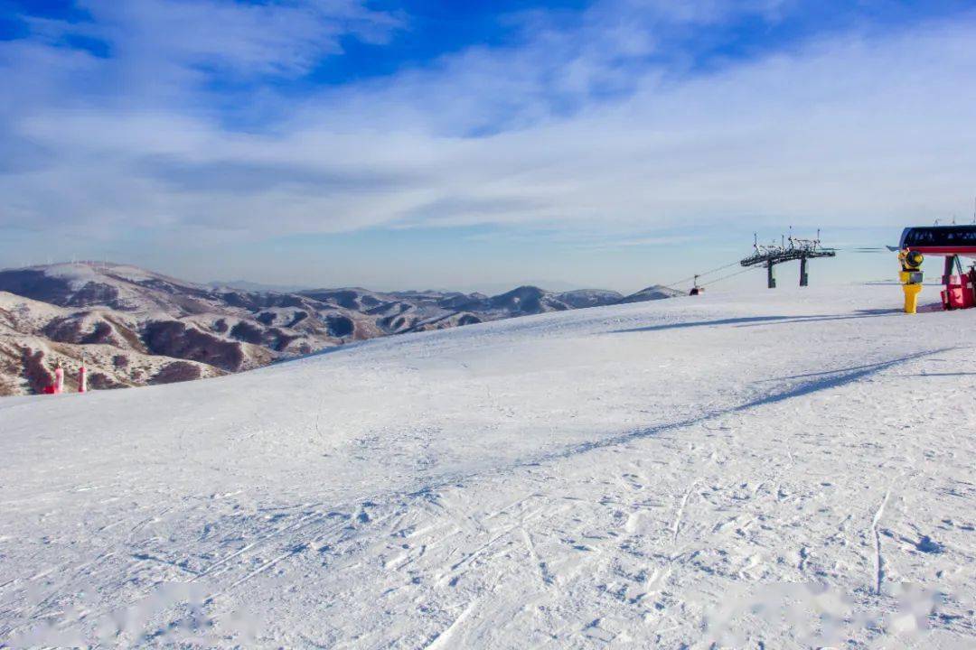 阿勒泰地区_雪场_滑雪