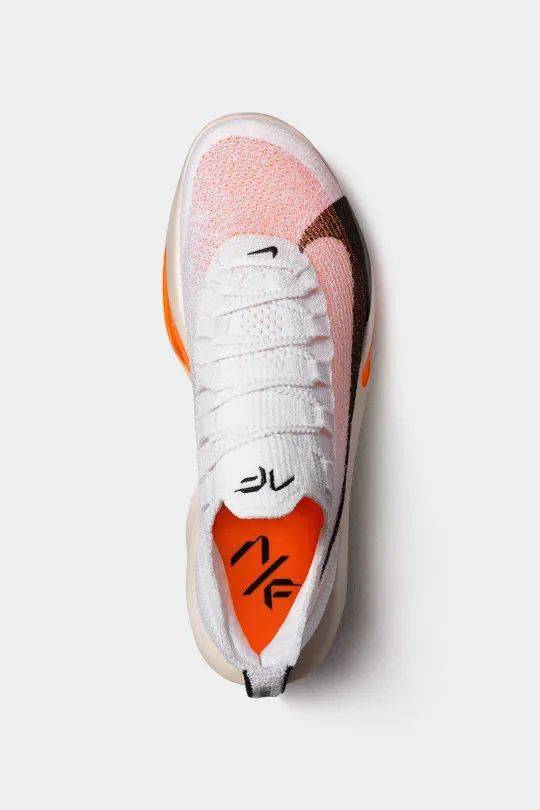 热点快报丨champion × 可口可乐联名全新释出,续写经典复古美学_nike