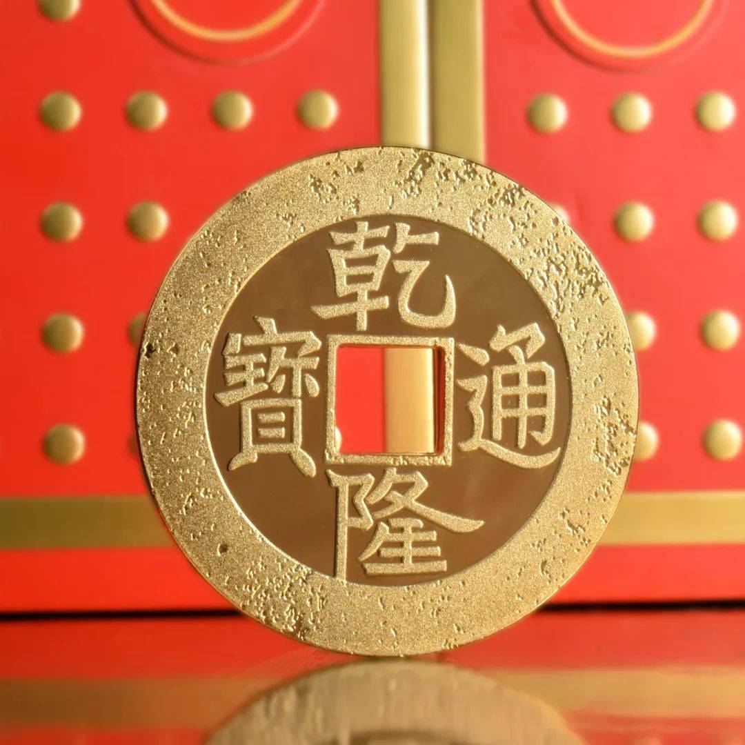 个个造型还原,通体镀金,具有浓厚的古典气息!