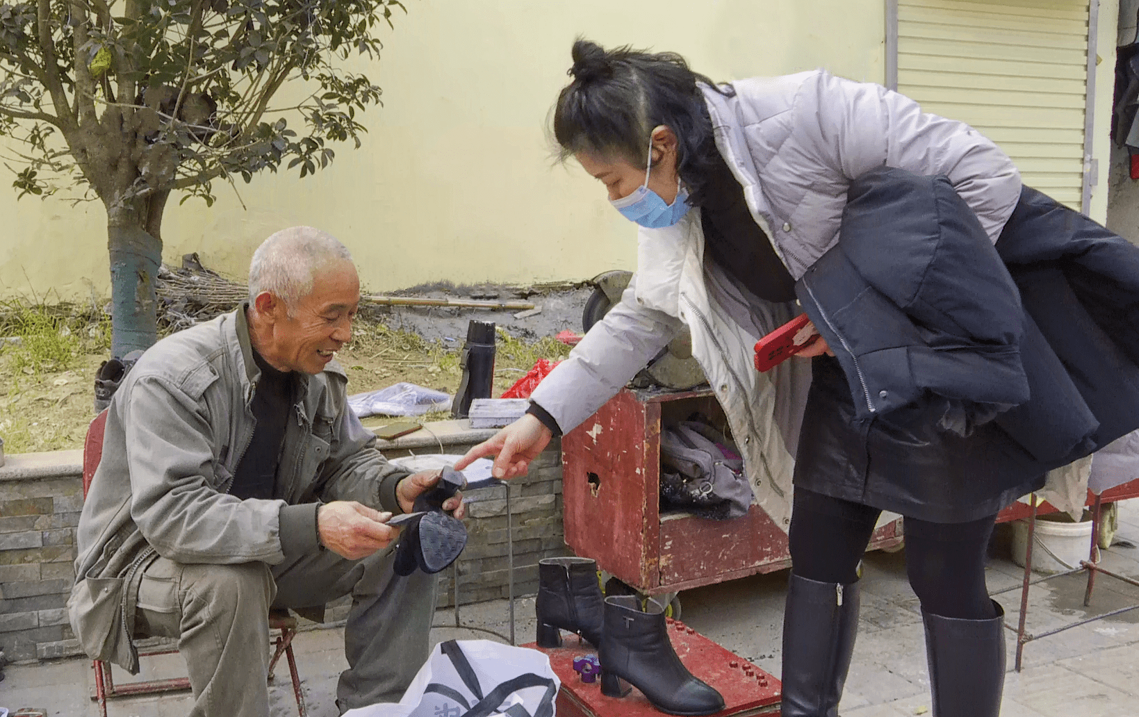 小小修鞋摊 留住烟火气