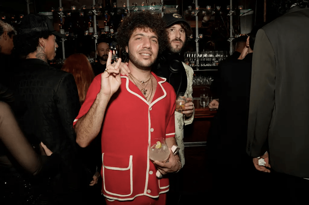 傻脸娜官宣新男友!还是比伯的好友……_本尼·布兰科_合作_生活