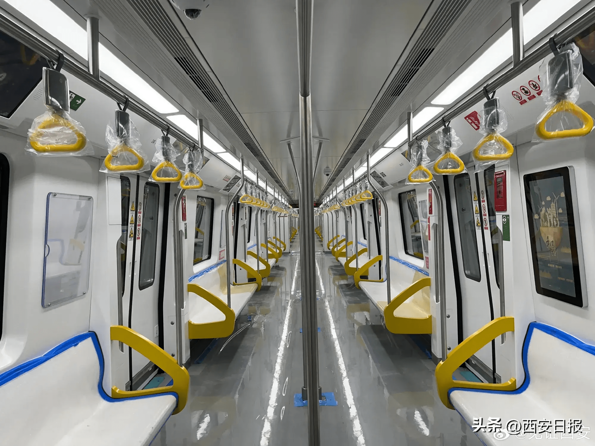 西安地铁8号线列车全方位亮相,首次设置车内无线充电装置