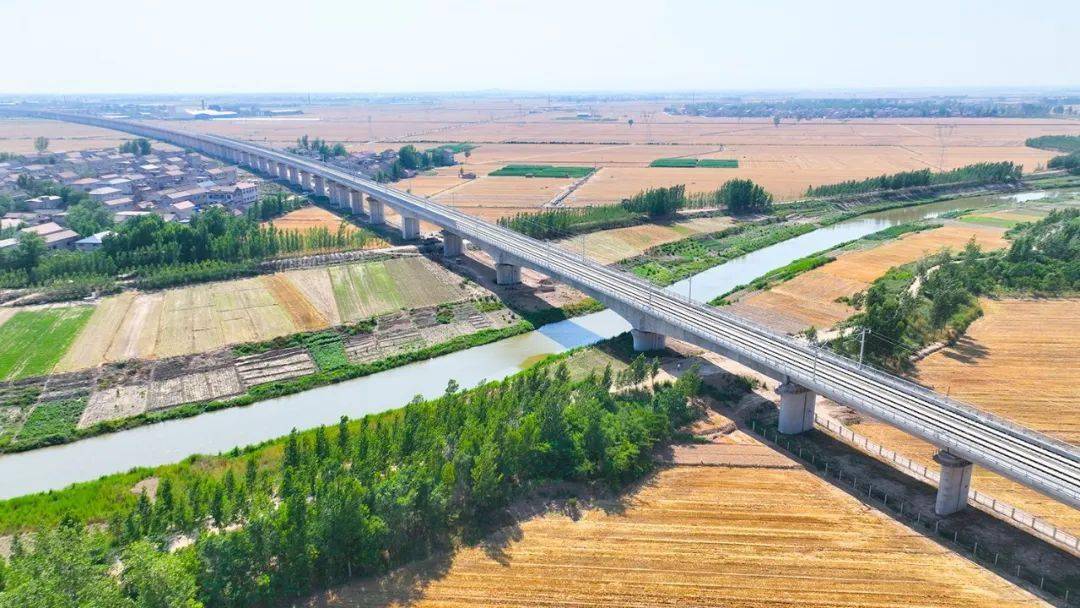 济郑高铁全线贯通运营_施工_中铁十四局_郑州东站