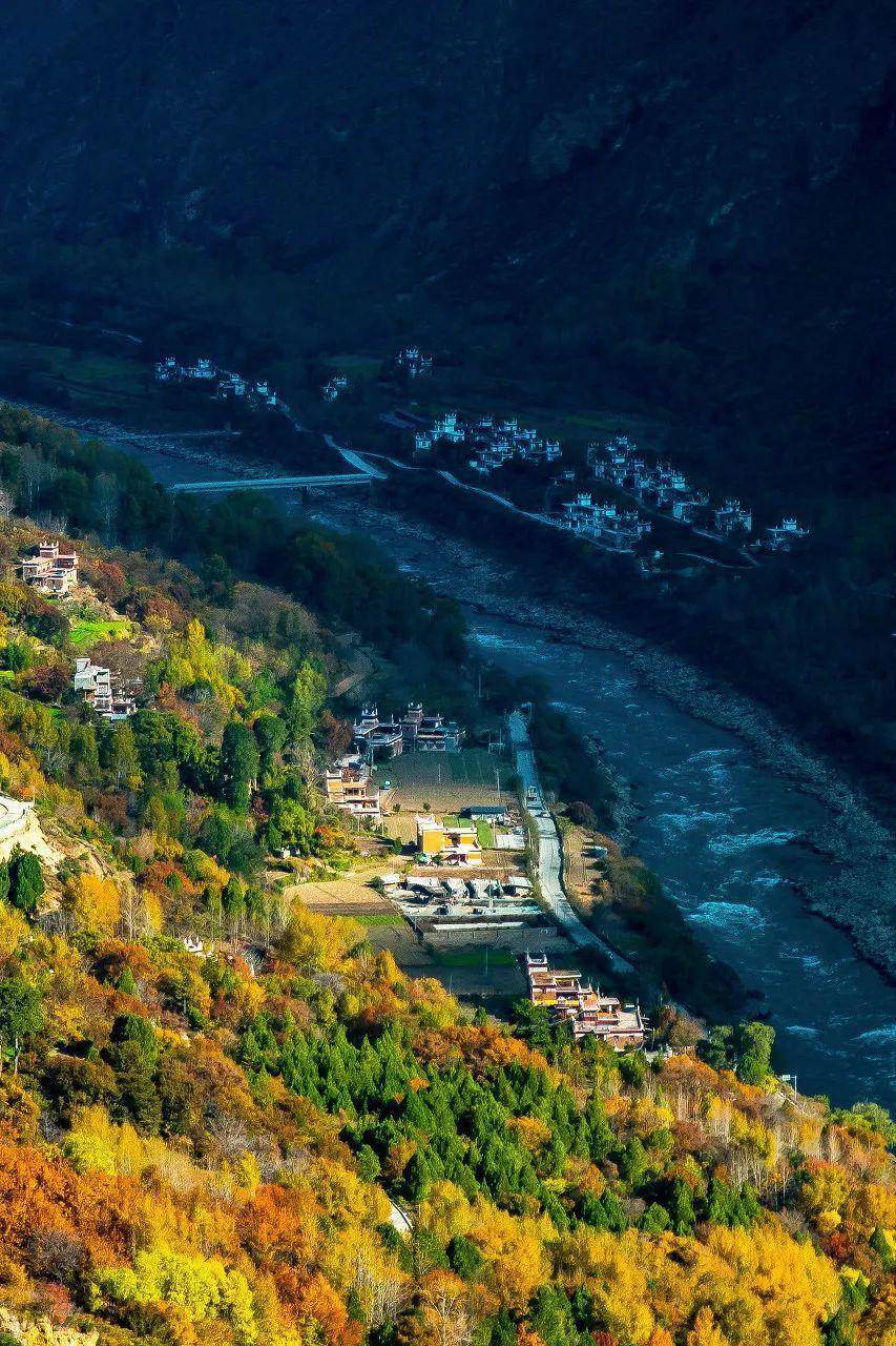 "少不入川,老不出蜀".四川,一个来了就不想走的地方_雪峰_云海_大自然