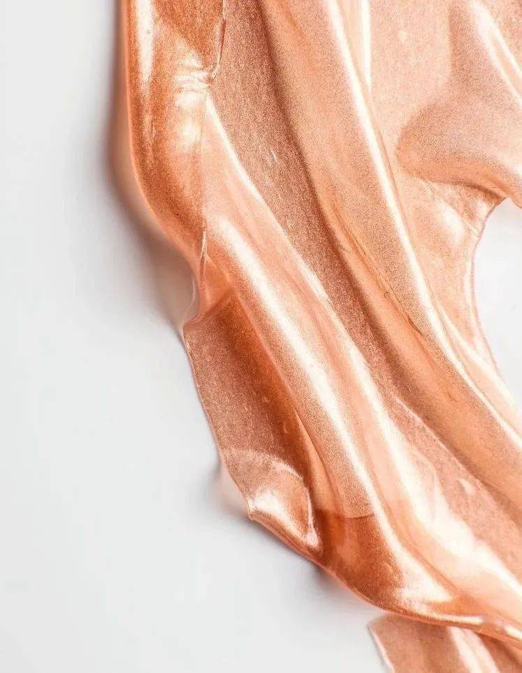 柔和的色调如同轻风拂面,让我们感受到生活中的温情与希望.