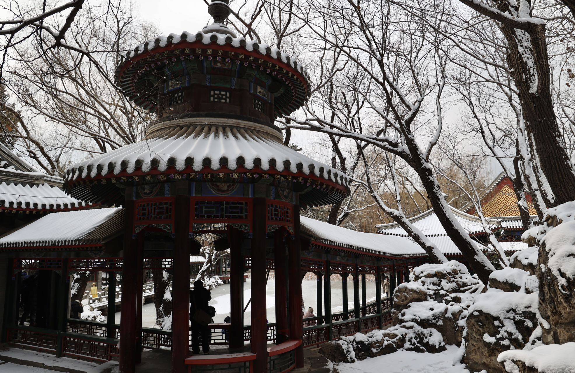 初冬的第一场雪为颐和园的